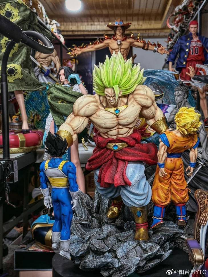 Break - Broly vs Goku and Vegeta StatueCorp