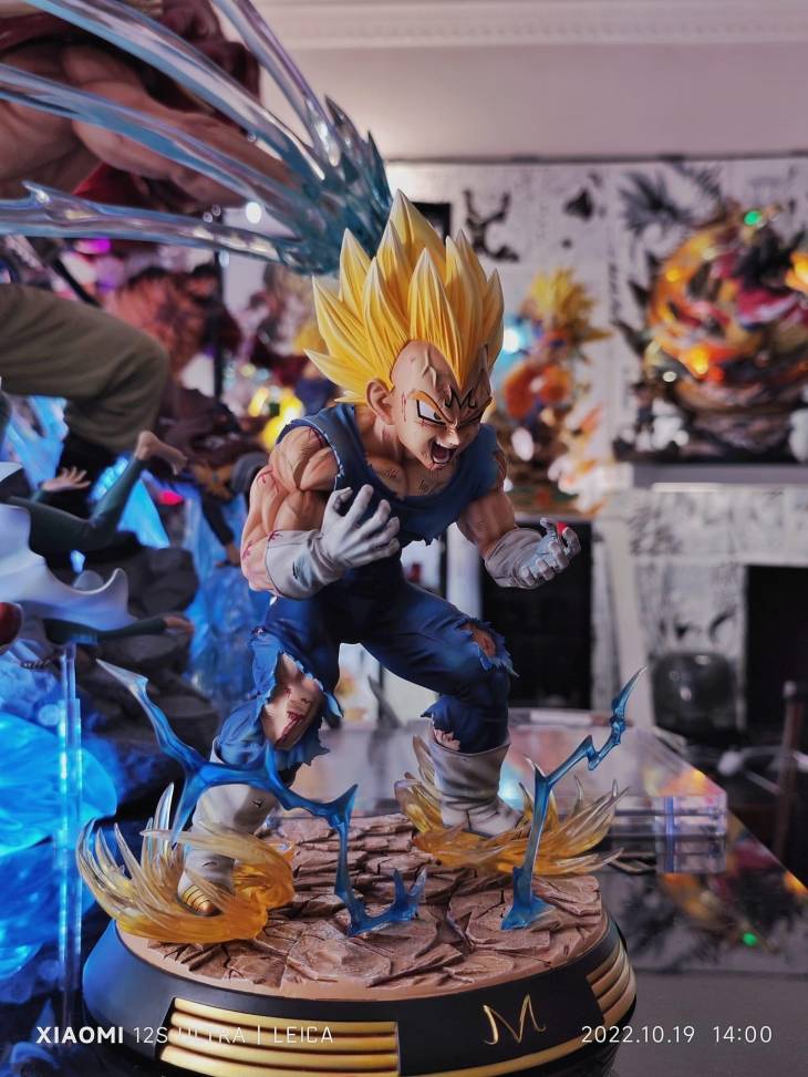 Figure Class - Majin Vegeta StatueCorp