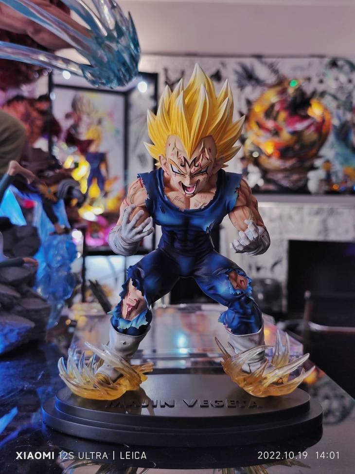 Figure Class - Majin Vegeta StatueCorp