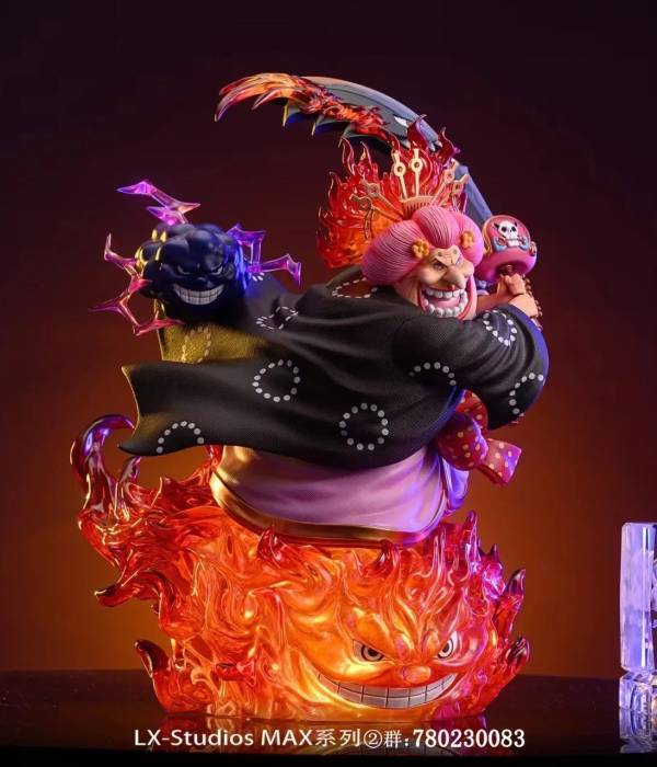 LX - Big Mom StatueCorp