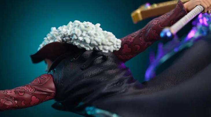 LX - Mihawk StatueCorp