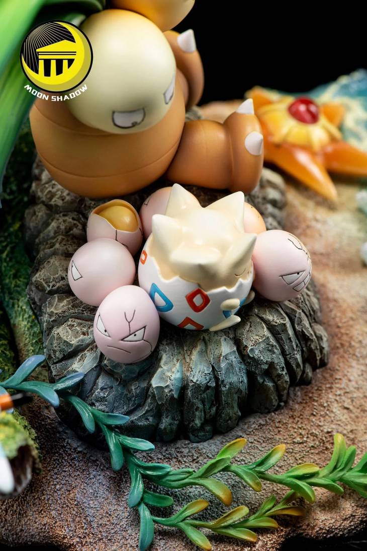 Moon Shadow - Exeggutor, Exeggcute and Togepi StatueCorp